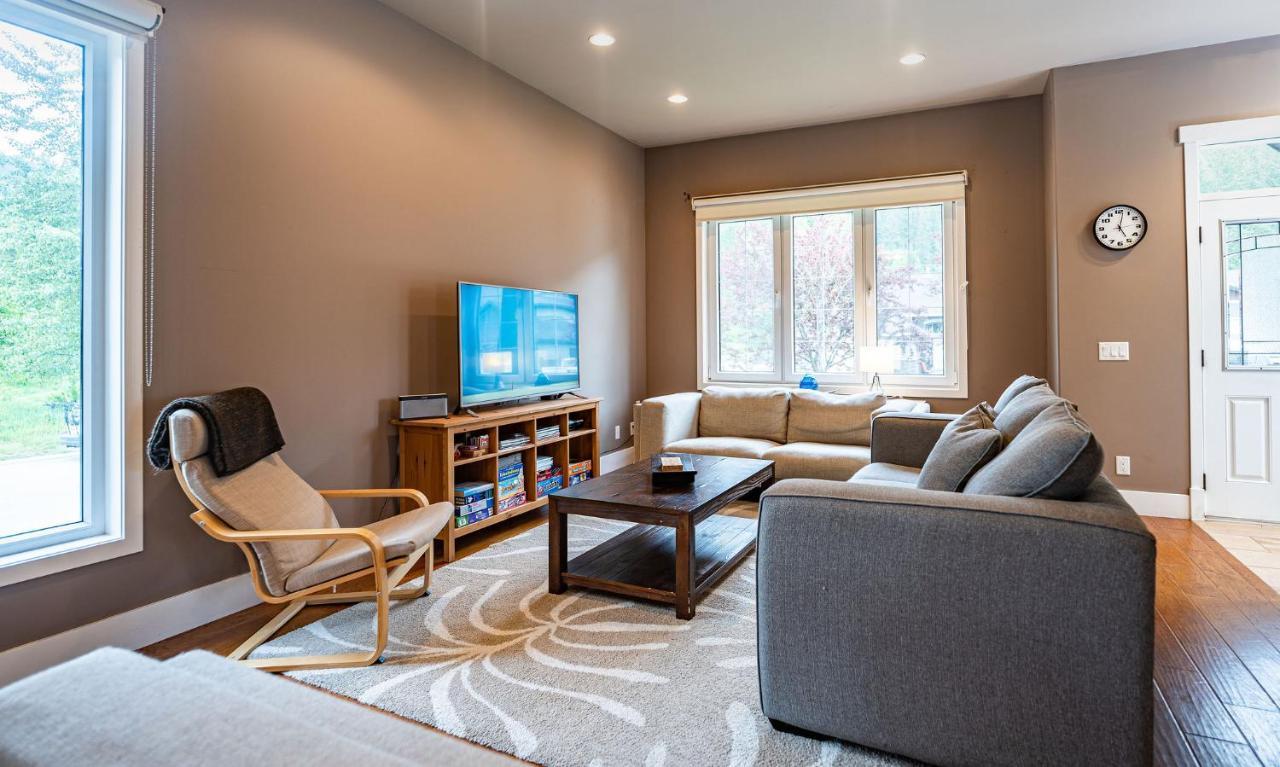 Aspen Lodge By Revelstoke Vacations Экстерьер фото