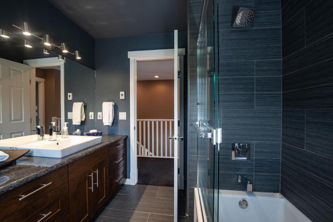 Aspen Lodge By Revelstoke Vacations Экстерьер фото